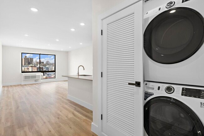 Building Photo - 433 62nd St