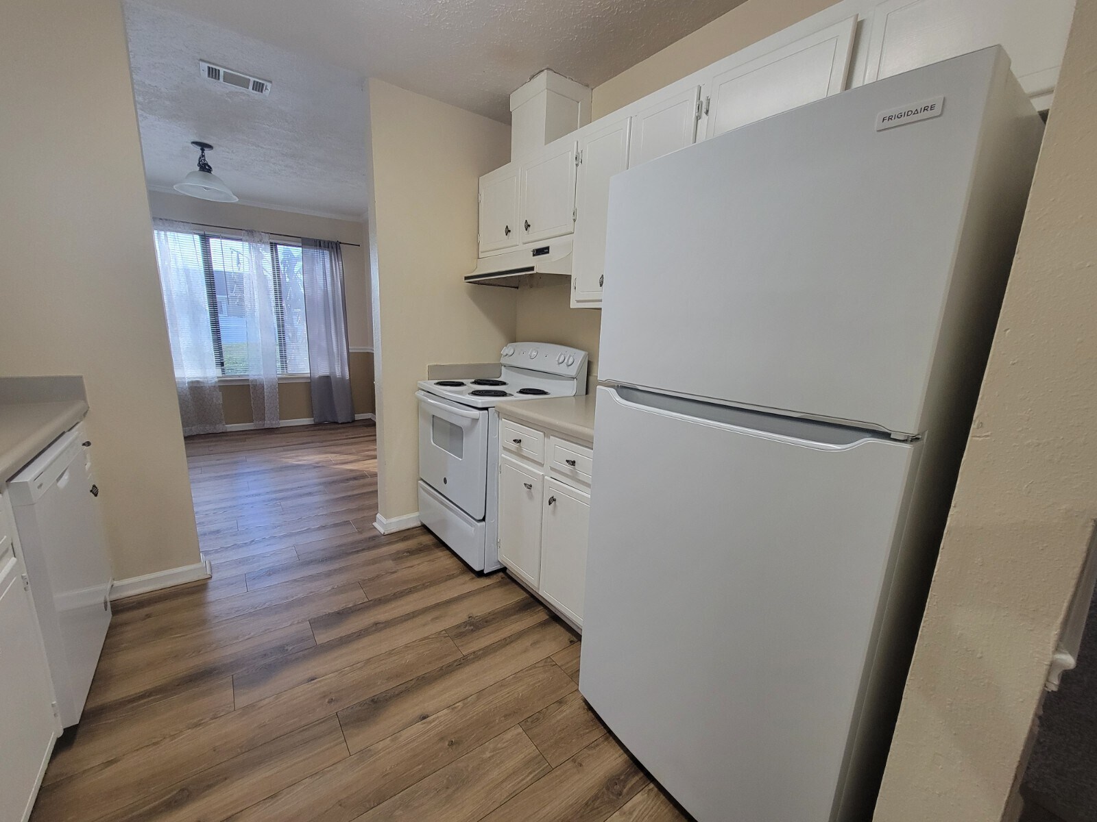 Building Photo - 3727 Greentree Pl