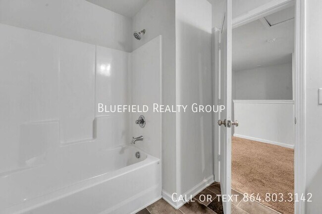 Building Photo - 815 Vanguard St