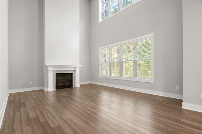 Building Photo - 500 Kings Lake Wy