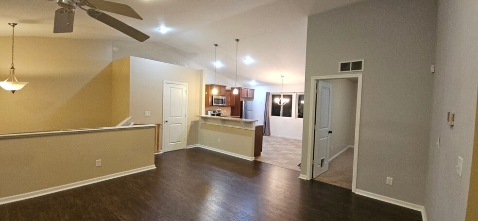 Building Photo - 6271 Greenview Dr