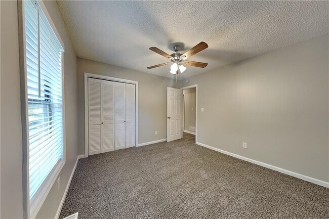 Building Photo - 4523 Hickory Grove Dr NW