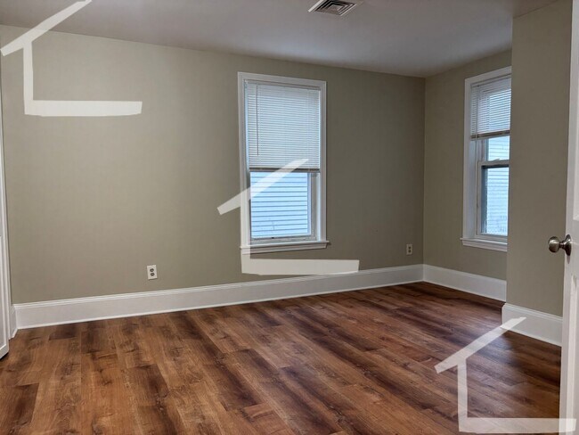 Building Photo - House for rent!!  Great location, close to BU, Laundry in unit! perfect for a group of students!!