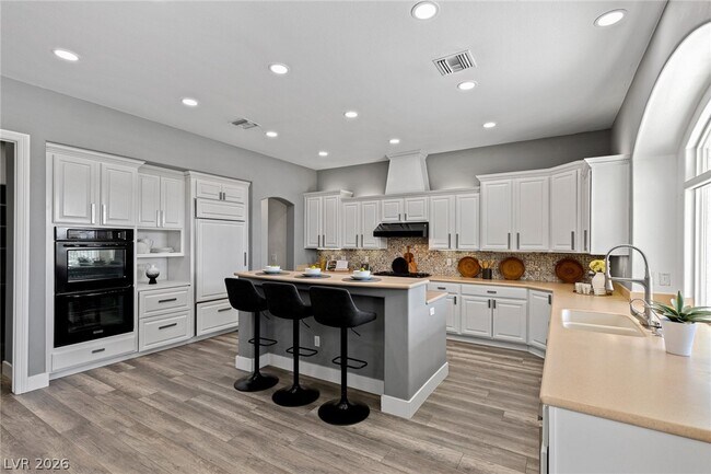 Building Photo - 9421 Queen Charlotte Dr