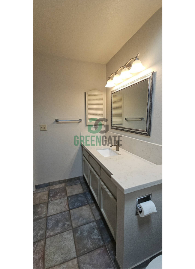 Building Photo - Now Available! Spacious 3 Bedroom, 2 Bathroom Home.