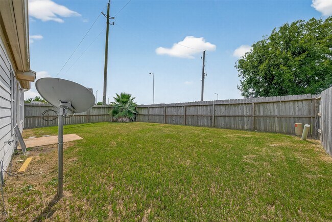 Building Photo - 15003 Sugar Sands Dr