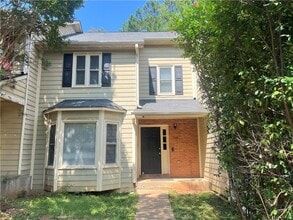 Building Photo - 1145 Country Club Pl