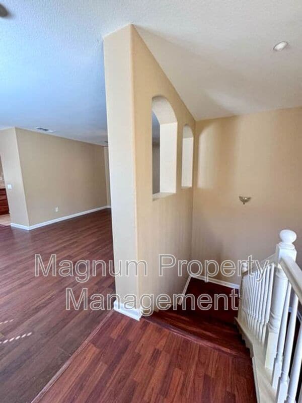 Building Photo - 25826 Iris Ave