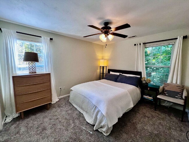 Building Photo - Charming 4 Bedroom home Near Virginia Beach Oceanfront!