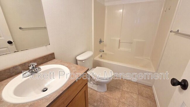 Building Photo - 1733 N Wycoff Ave