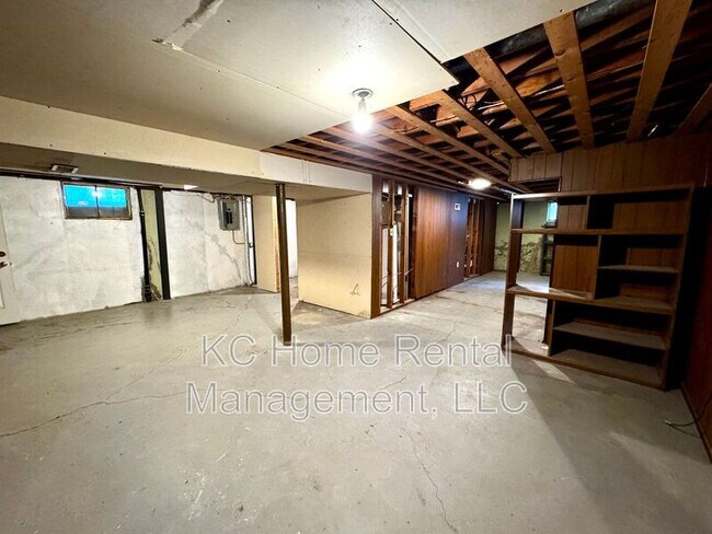 Building Photo - 5431 Outlook St