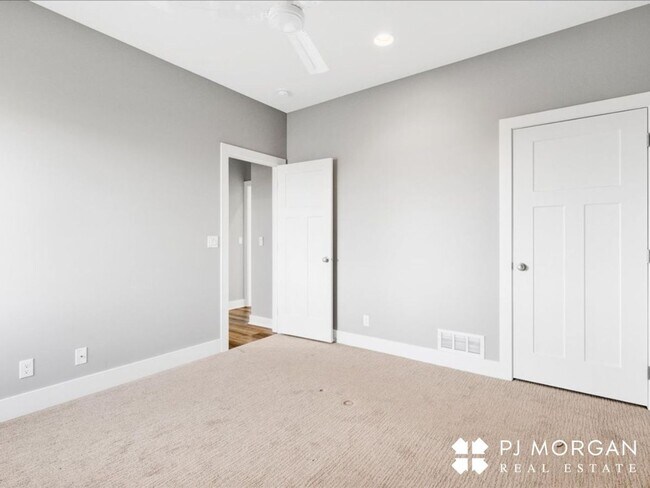 Building Photo - Tucked Away Yet Close to It All-Beautiful Elkhorn Rental has it all!