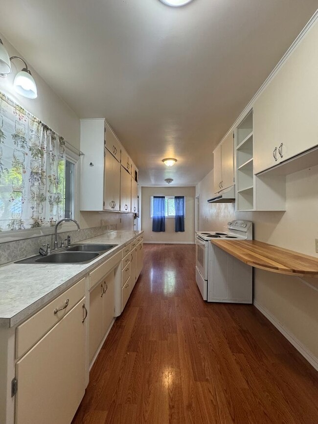 Building Photo - Charming 3 Bed Rental in Prime Location