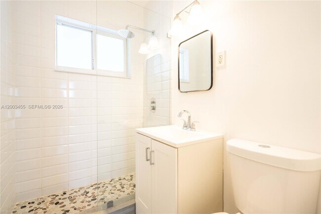 Building Photo - 1750 S Treasure Dr