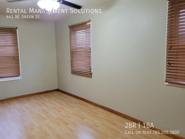Building Photo - *2-CAR GARAGE* 441 NE Green St - 2 BED/1 BATH