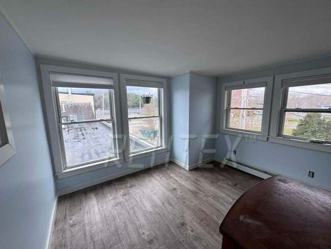 Building Photo - Apartment in Downtown Lisbon Falls