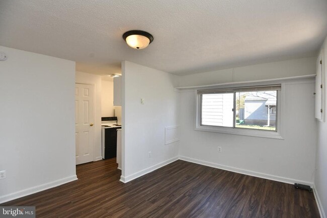 Building Photo - 9001 Yorkshire Ln