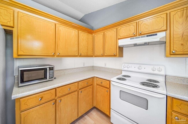 Building Photo - 5899 Gillum Rd