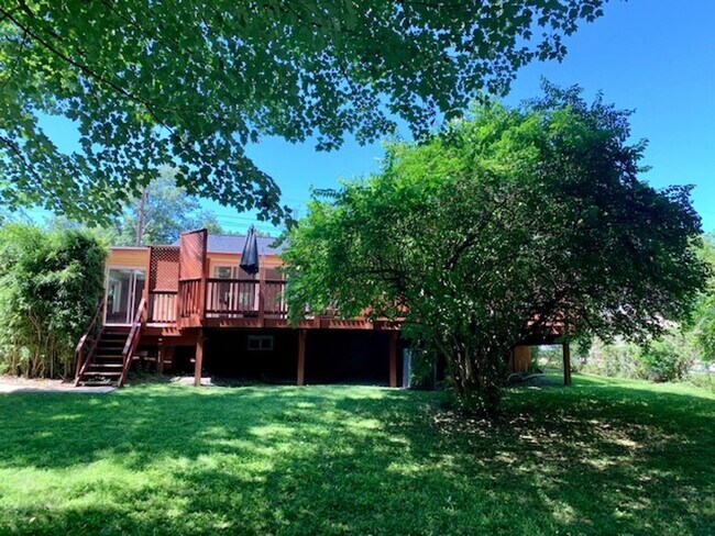 Building Photo - Light filled 2 BR plus 2 rooms, 2 FB including one in finished basement. Great location