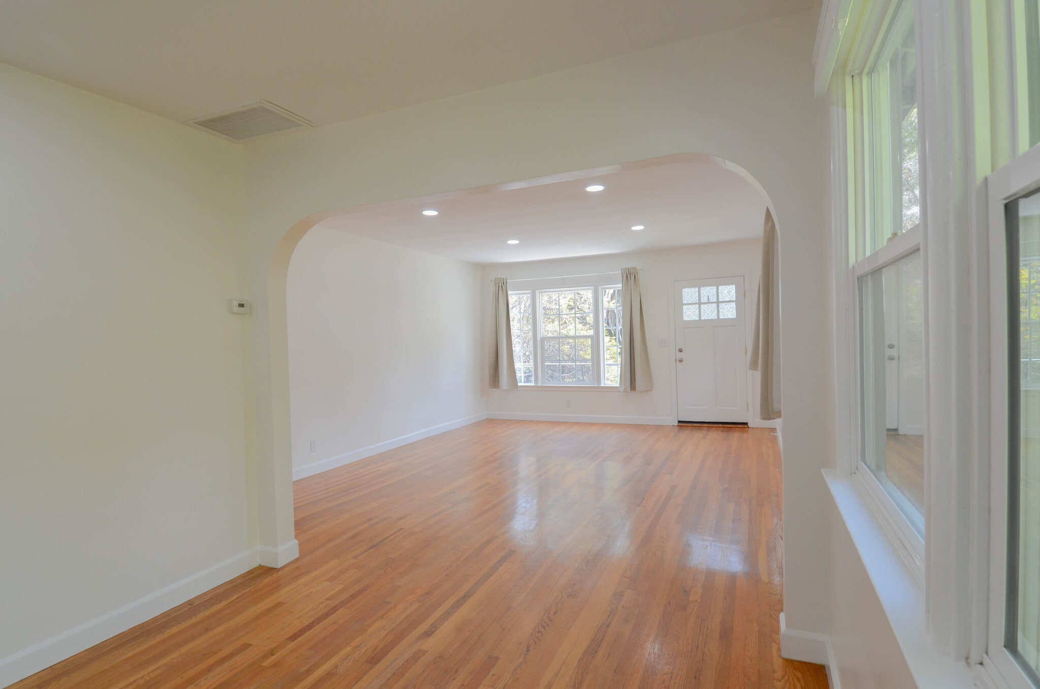 Building Photo - 3246 Barham Blvd