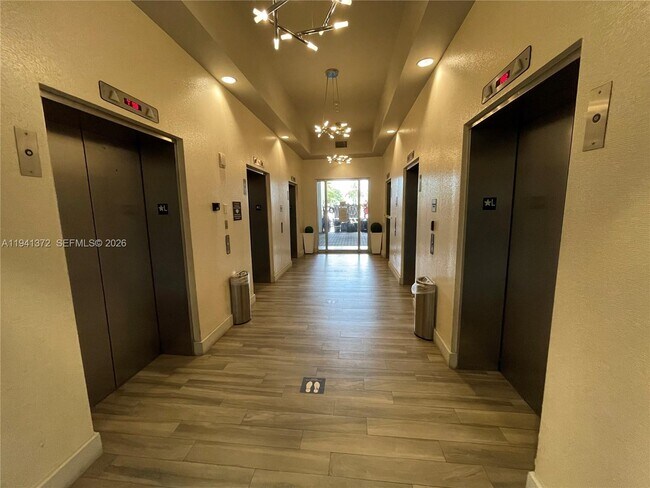 Building Photo - 1750 N Bayshore Dr