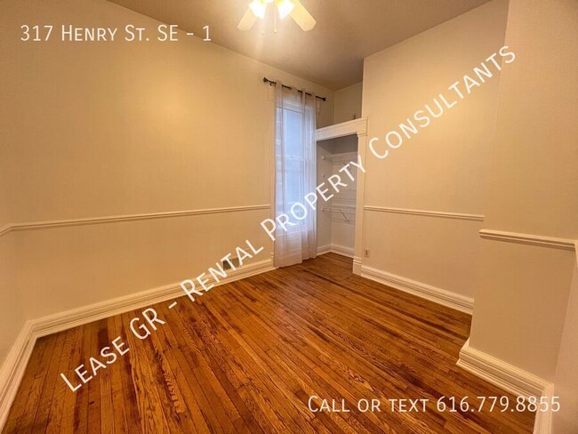 Building Photo - Two Bedroom Spacious Unit in Cherry Hill! ...