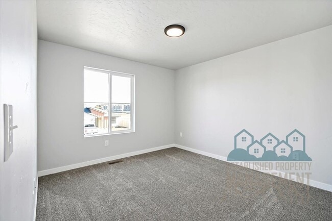 Building Photo - 3891 N Chelmsford Ave