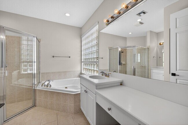 Building Photo - 2237 Newport Isles Blvd