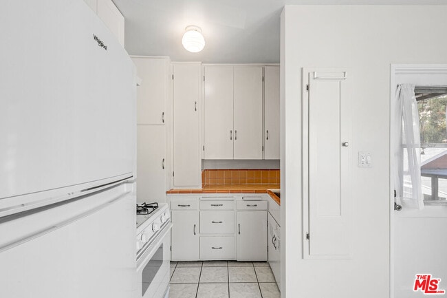 Building Photo - 4537 College View Ave