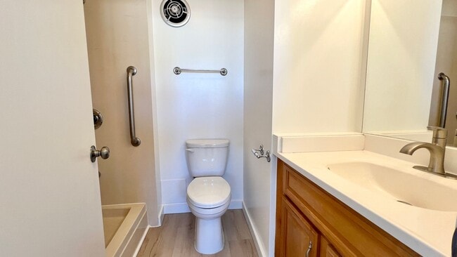 Building Photo - AVAILABLE NOW! 2-Bedroom, 2-Bath Corner Un...
