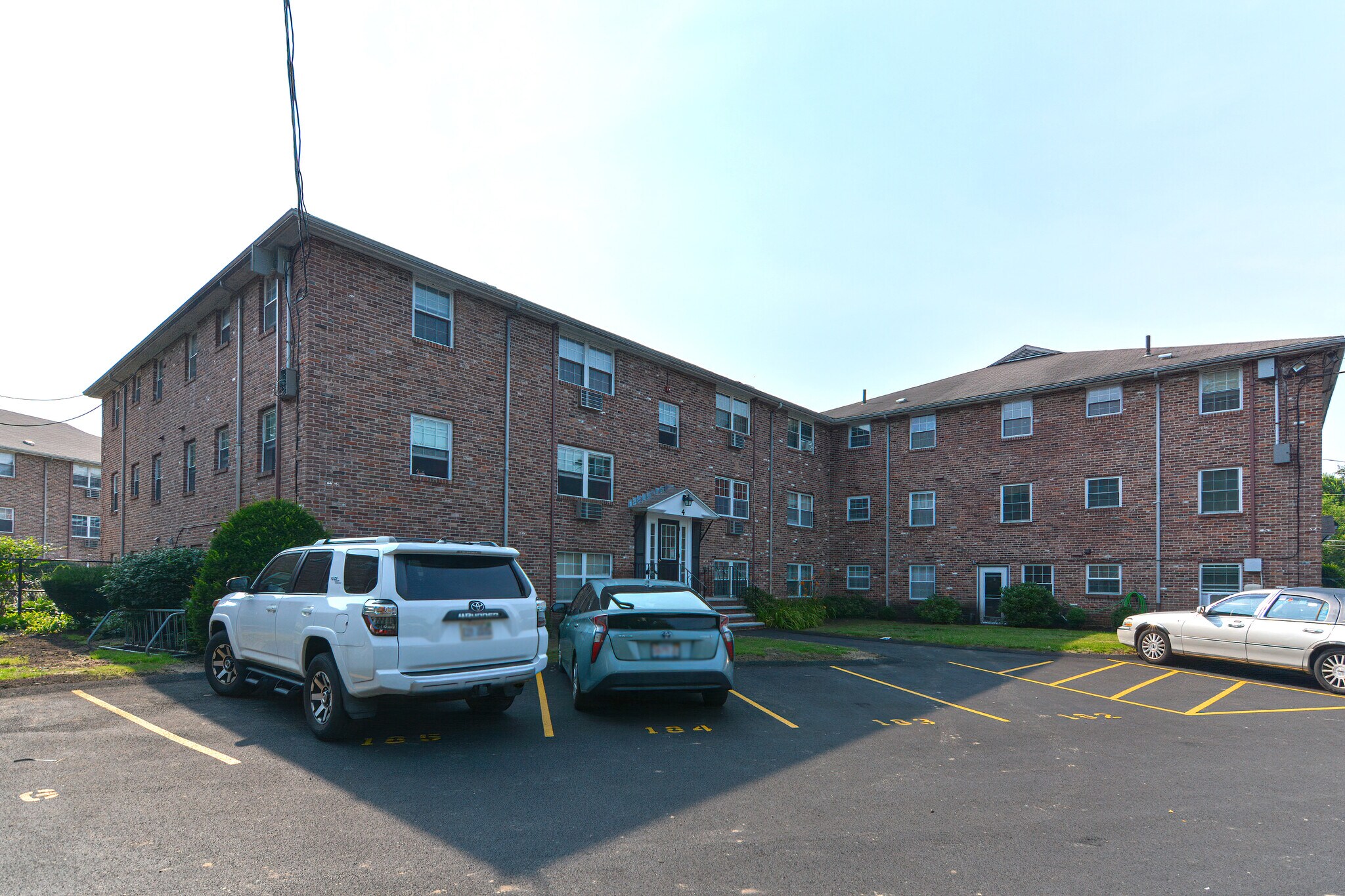 Building Photo - 4 Colonial Village Dr