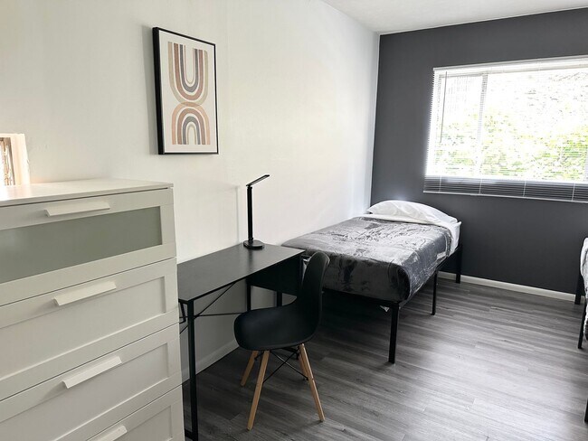 Building Photo - 832 Hilgard Ave