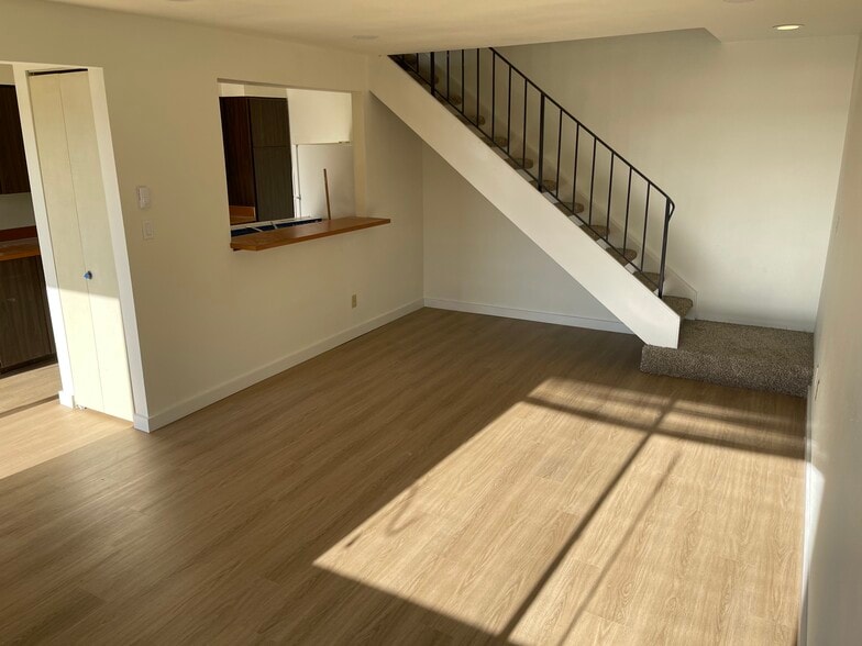 New flooring throughout - 827 Water St