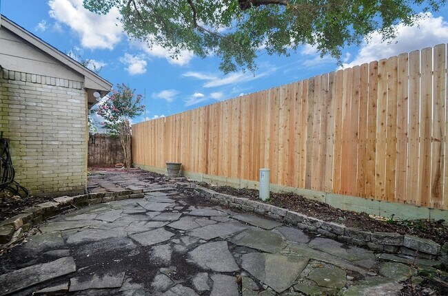 Building Photo - 12722 Ashford Brook Dr
