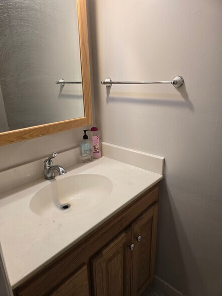 Building Photo - 2948 Klein St