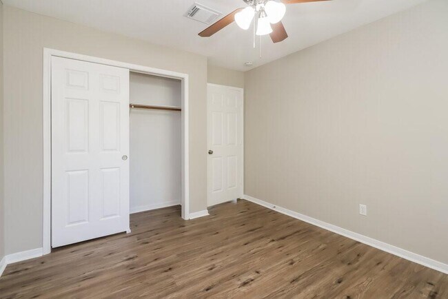 Building Photo - 26011 Bearborough Dr