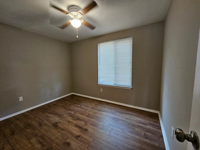 Building Photo - 182 Forestview Cir