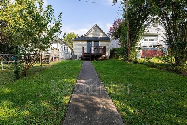 Building Photo - 318 E Emerald Ave