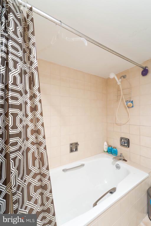 Building Photo - 1808 Old Meadow Rd