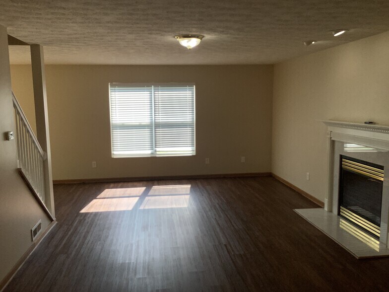 Building Photo - 940 Fox Croft Pl
