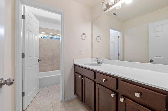 Building Photo - 405 Little Draw Ln