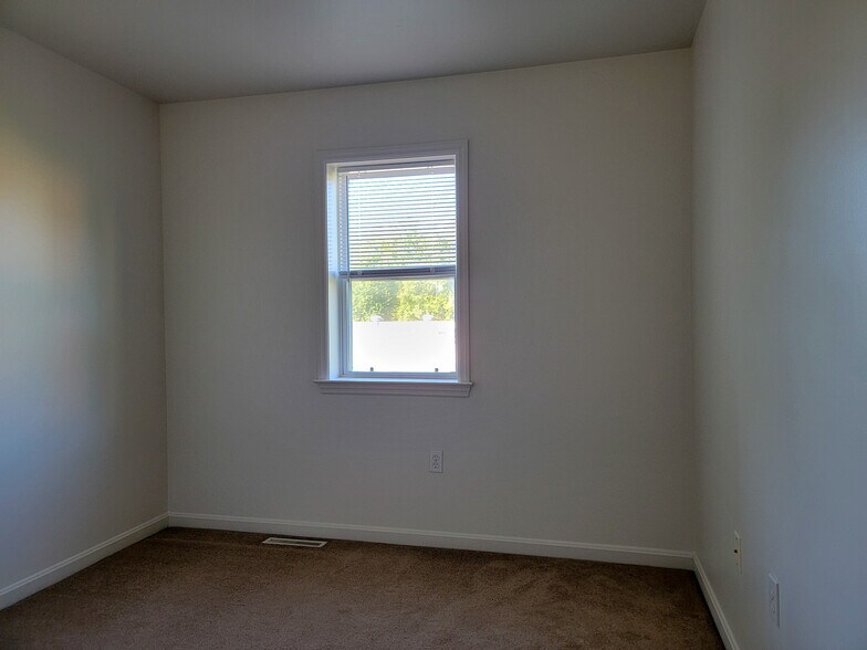 Building Photo - 10 S Whisper Ln