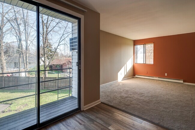 Building Photo - 383 Village Blvd N