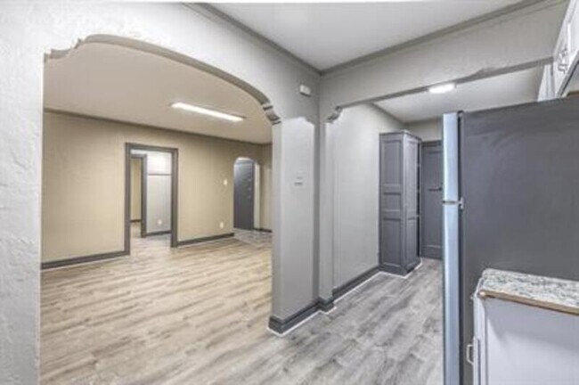 Building Photo - 807 Clara Ave