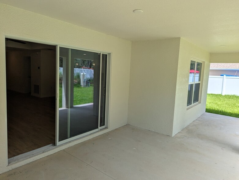 Building Photo - 13050 Tinamou Ave