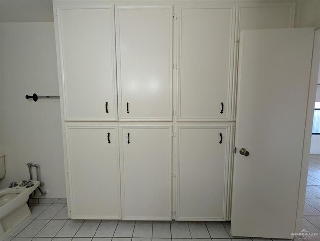 Building Photo - 15 Upas Ave