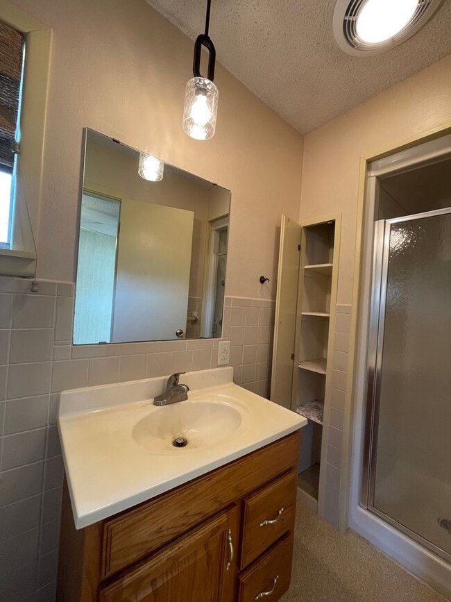 Building Photo - Cozy 3-Bed, 2-Bath Retreat in Serene Neigh...