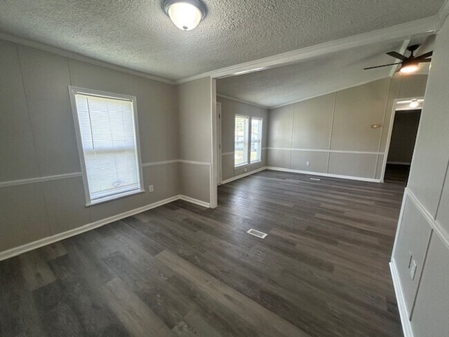 Building Photo - 208 Green Branch Ct