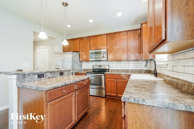 Building Photo - 8858 Hemingway Dr