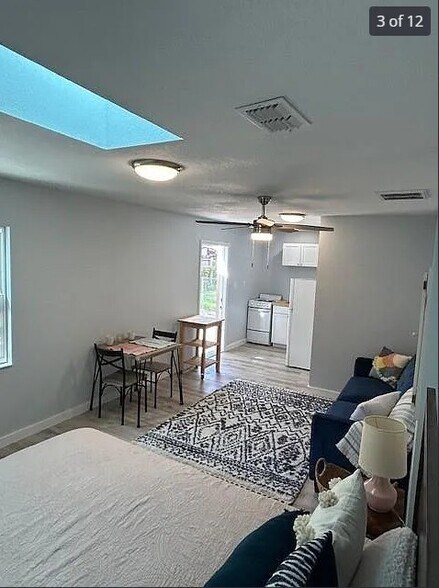 Building Photo - 3219 Roscoe Ave